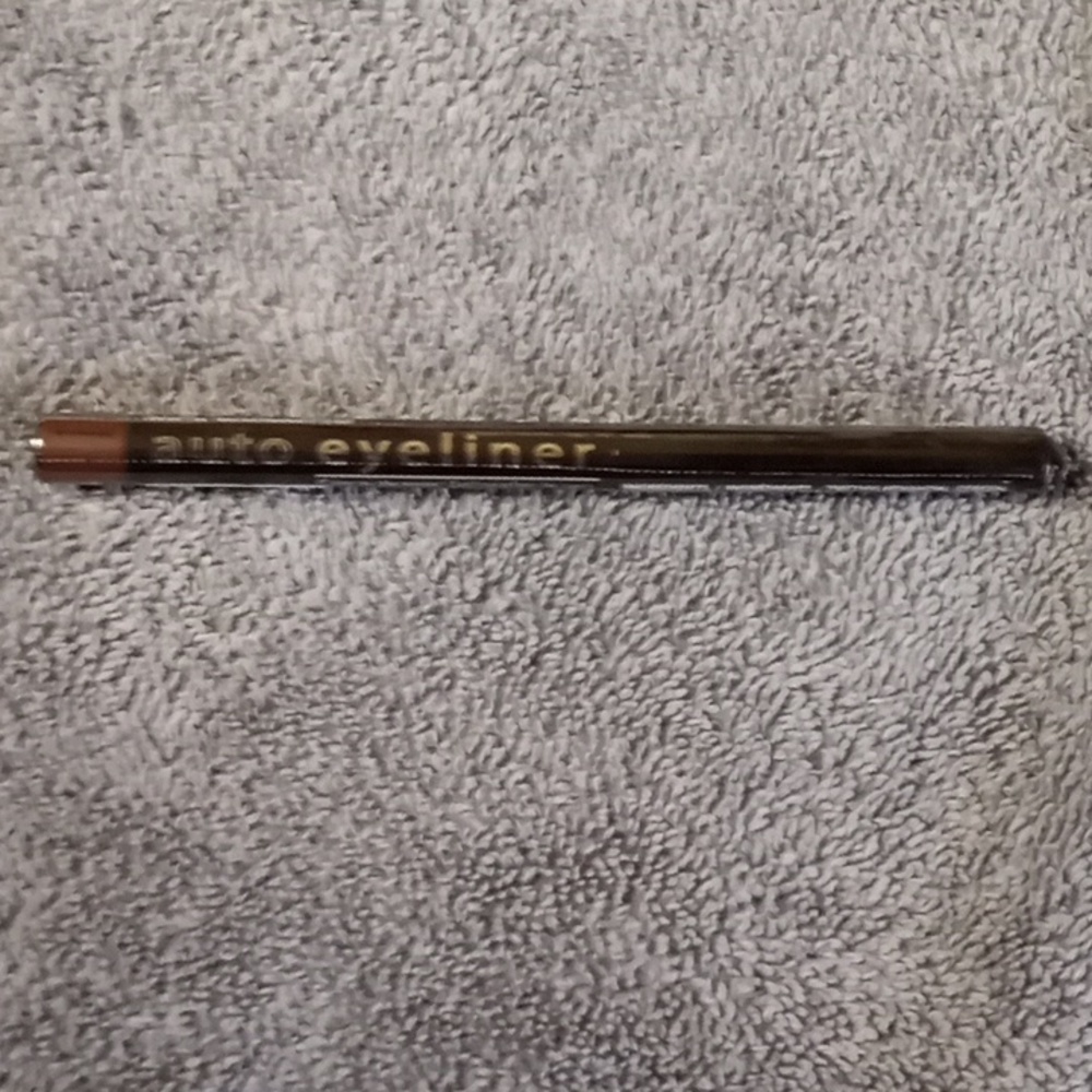 L.A Colors auto eyeliner (2)